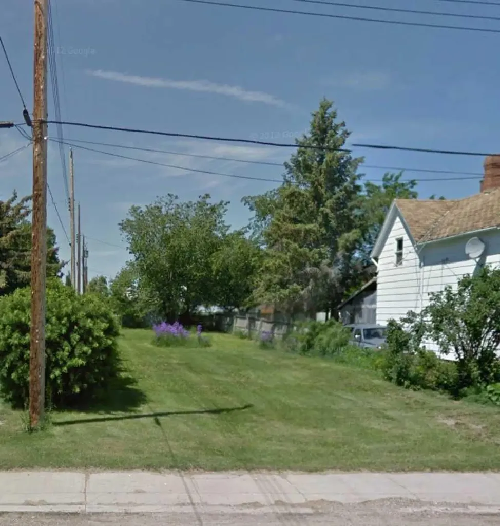 104 3 Street Warner AB T0K 2L0