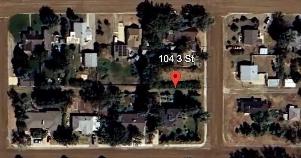 104 3 Street Warner AB T0K 2L0