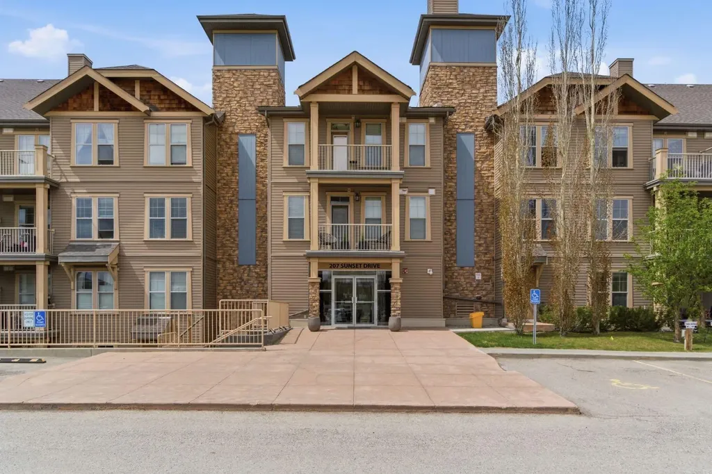 207 Sunset Drive Cochrane AB T4C0H8