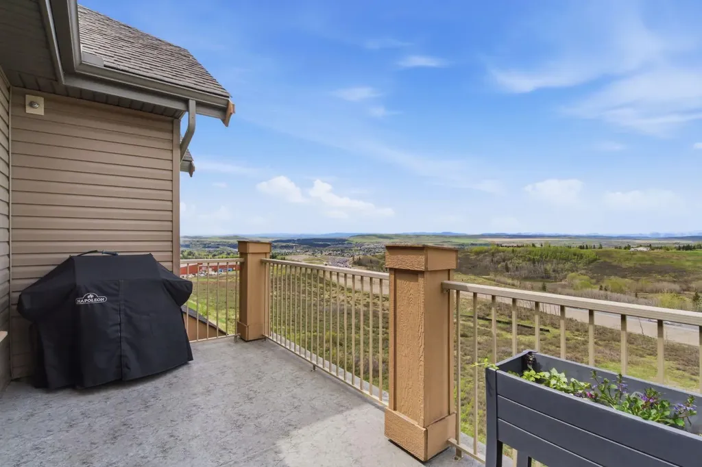 207 Sunset Drive Cochrane AB T4C0H8