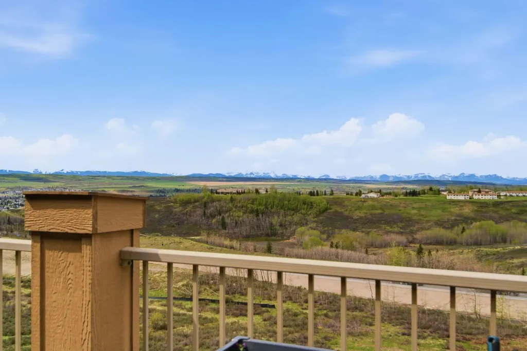 207 Sunset Drive Cochrane AB T4C0H8