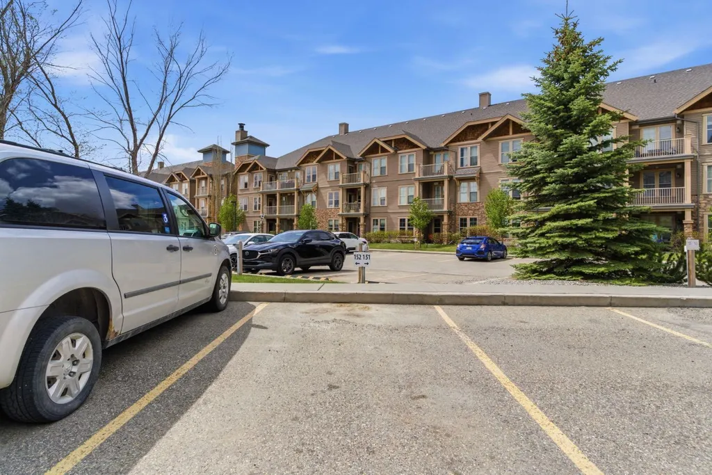 207 Sunset Drive Cochrane AB T4C0H8