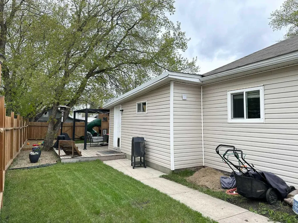 5304 46 Avenue Vermilion AB T9X 1X8