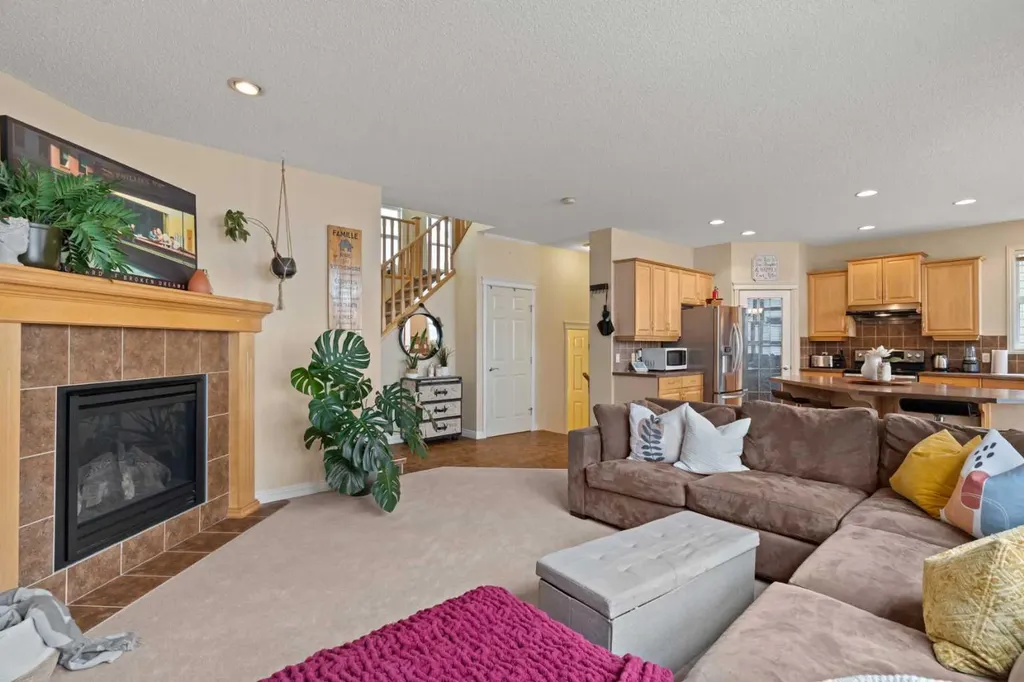 137 Copperleaf Bay SE Calgary AB T2Z0J2