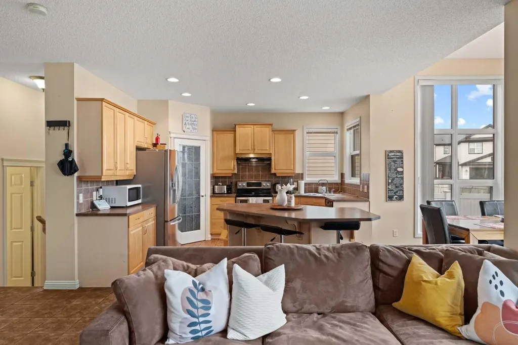137 Copperleaf Bay SE Calgary AB T2Z0J2