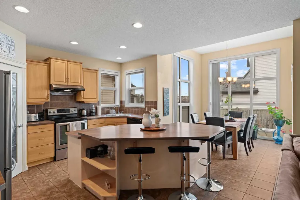 137 Copperleaf Bay SE Calgary AB T2Z0J2