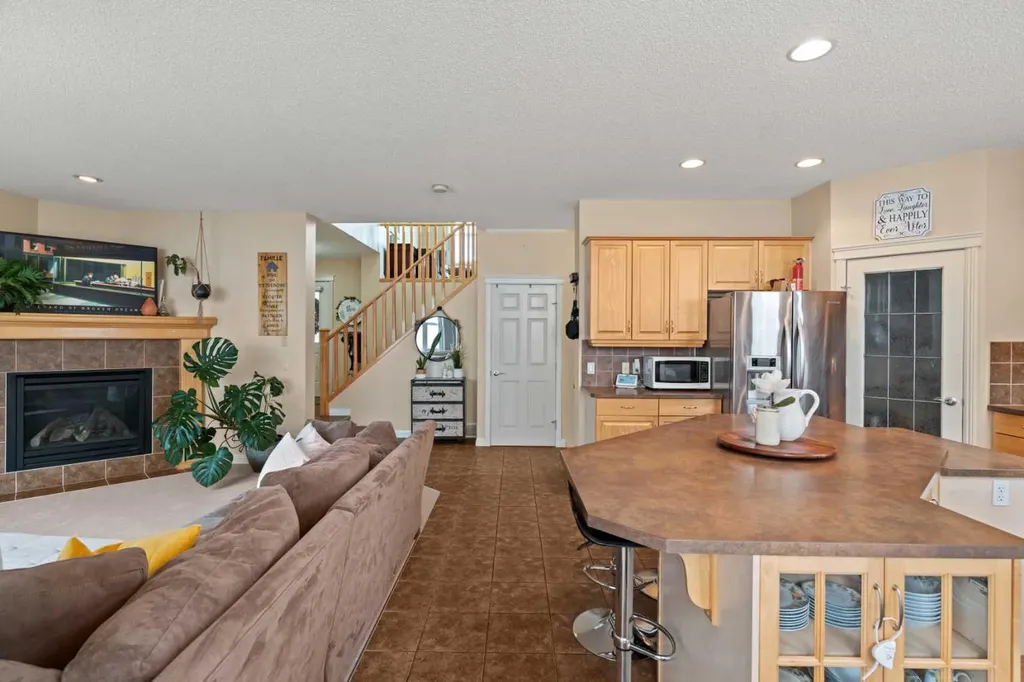137 Copperleaf Bay SE Calgary AB T2Z0J2