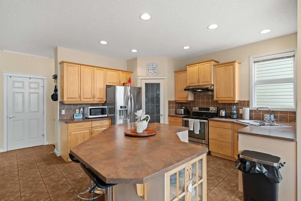 137 Copperleaf Bay SE Calgary AB T2Z0J2