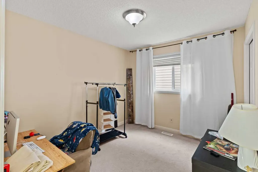 137 Copperleaf Bay SE Calgary AB T2Z0J2