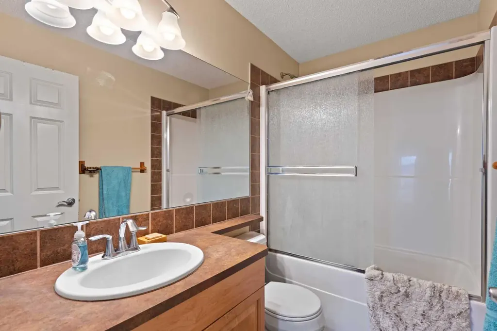 137 Copperleaf Bay SE Calgary AB T2Z0J2