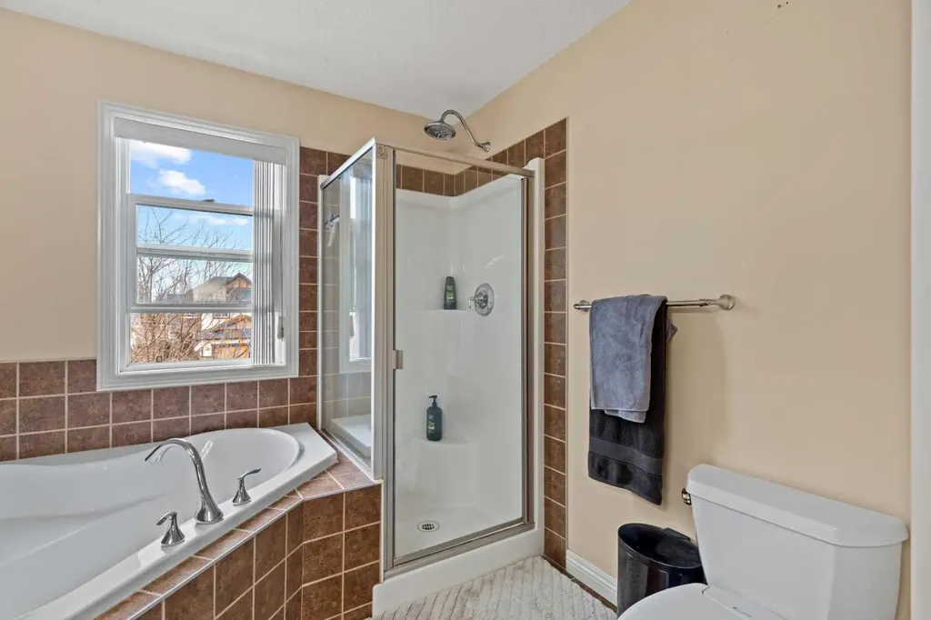 137 Copperleaf Bay SE Calgary AB T2Z0J2