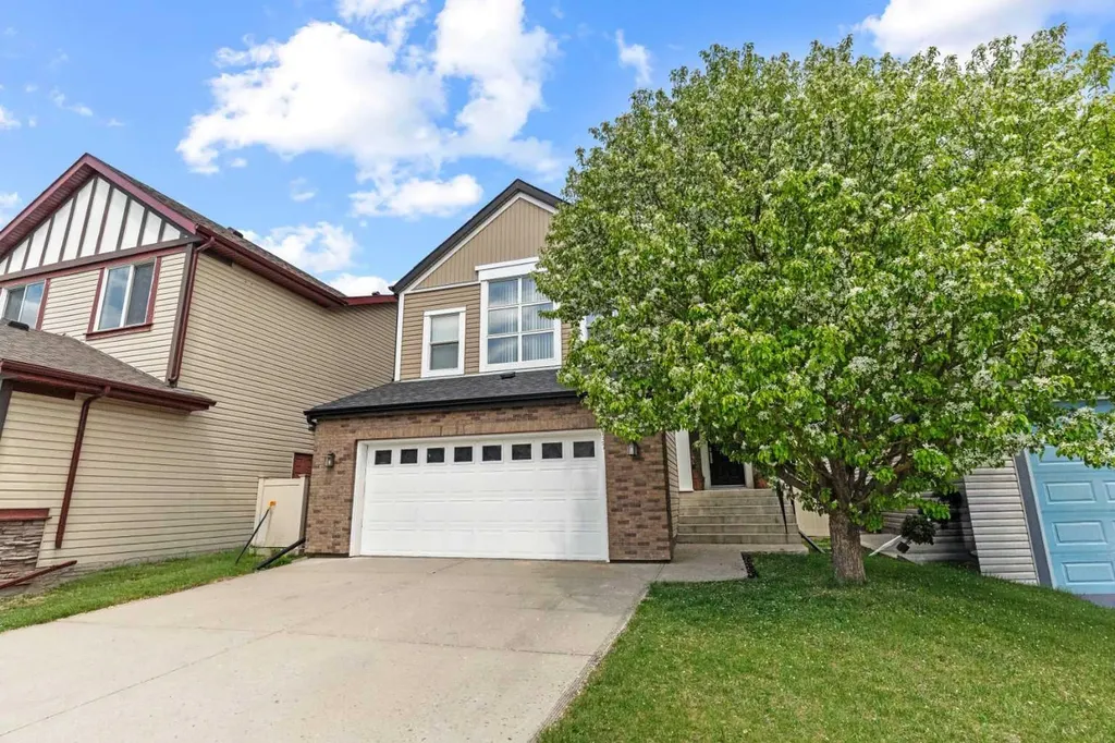 137 Copperleaf Bay SE Calgary AB T2Z0J2