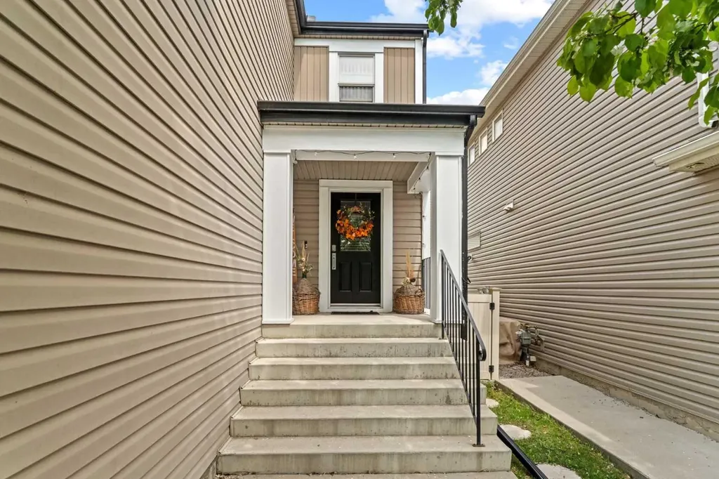 137 Copperleaf Bay SE Calgary AB T2Z0J2