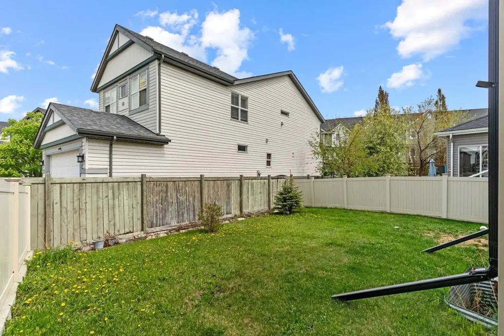 137 Copperleaf Bay SE Calgary AB T2Z0J2