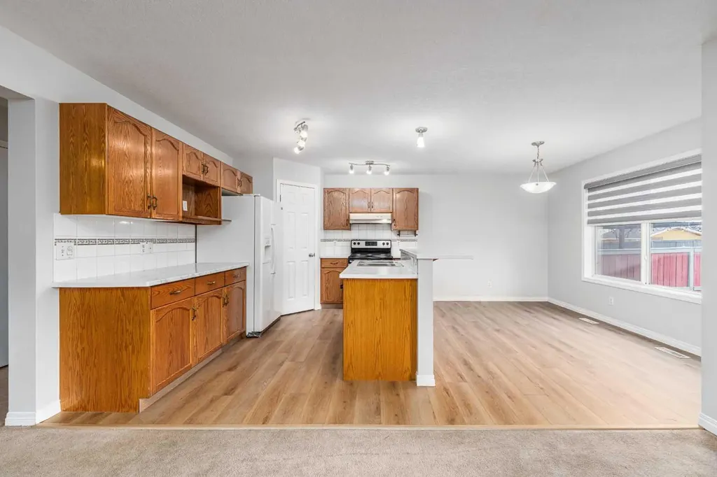 286 Martha's Manor NE Calgary AB T3J4Y6