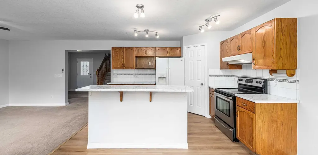 286 Martha's Manor NE Calgary AB T3J4Y6