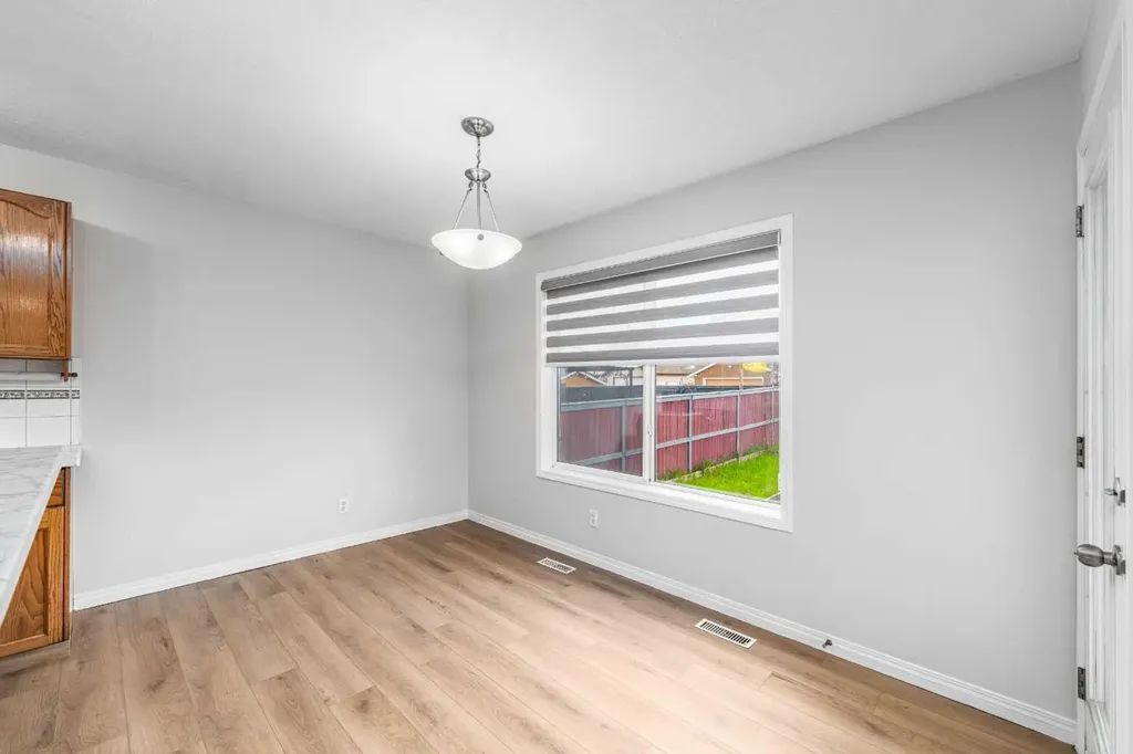 286 Martha's Manor NE Calgary AB T3J4Y6