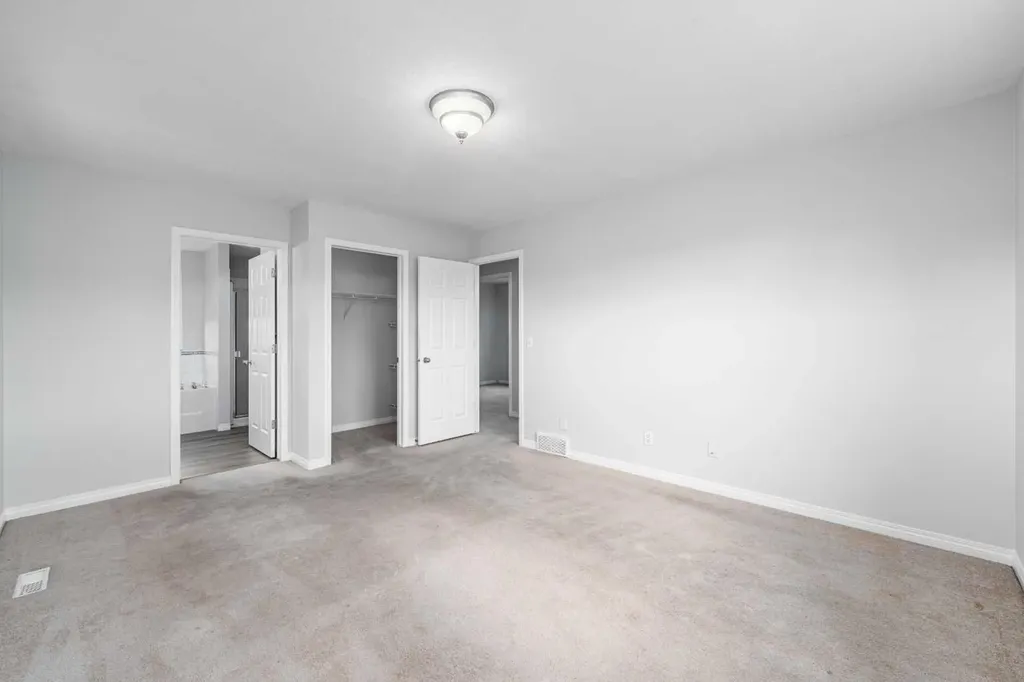 286 Martha's Manor NE Calgary AB T3J4Y6