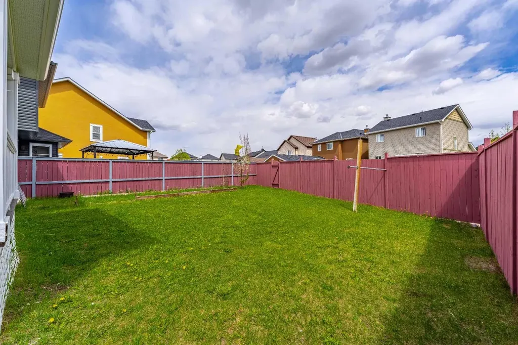 286 Martha's Manor NE Calgary AB T3J4Y6