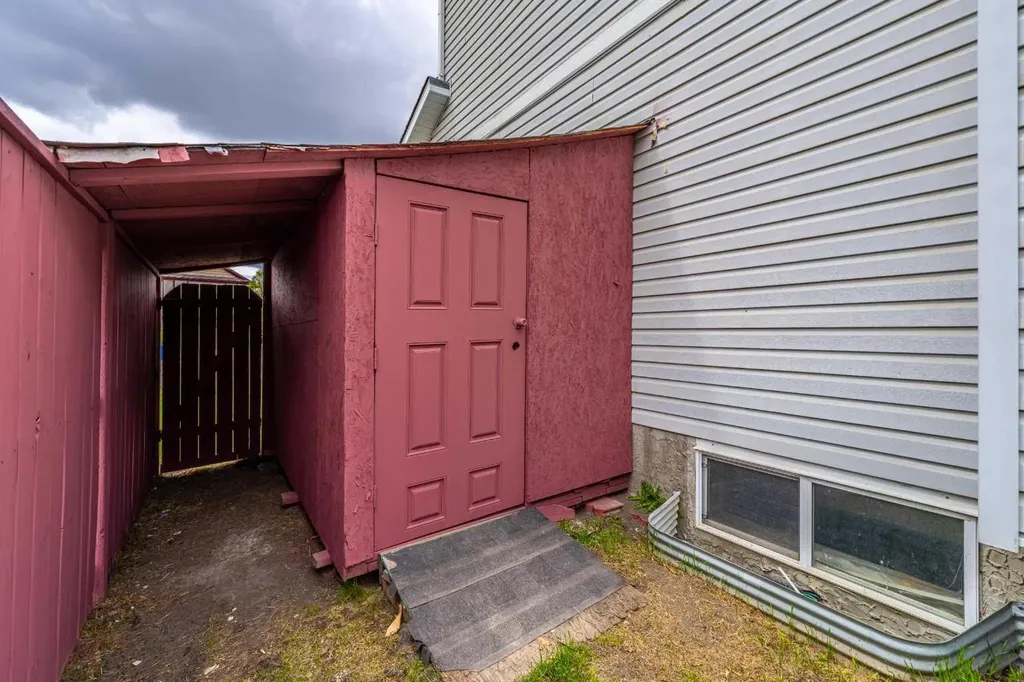 286 Martha's Manor NE Calgary AB T3J4Y6