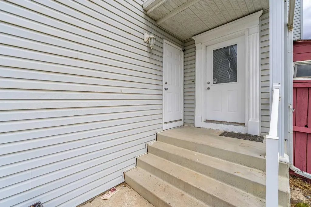 286 Martha's Manor NE Calgary AB T3J4Y6