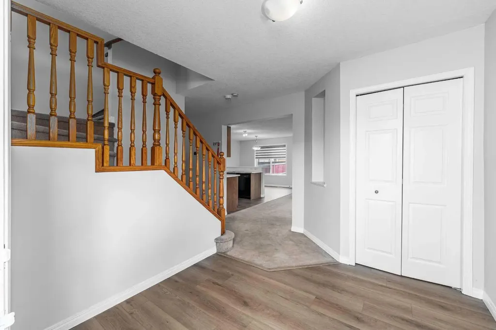 286 Martha's Manor NE Calgary AB T3J4Y6