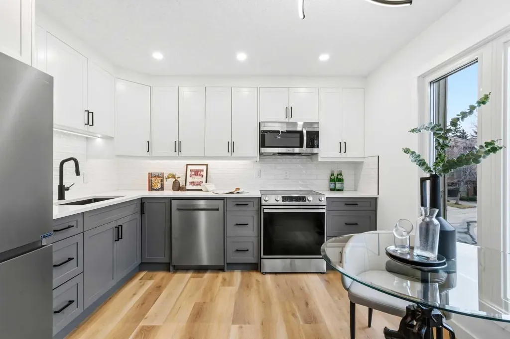 20 Point Mckay Court NW Calgary AB T3B 5B7
