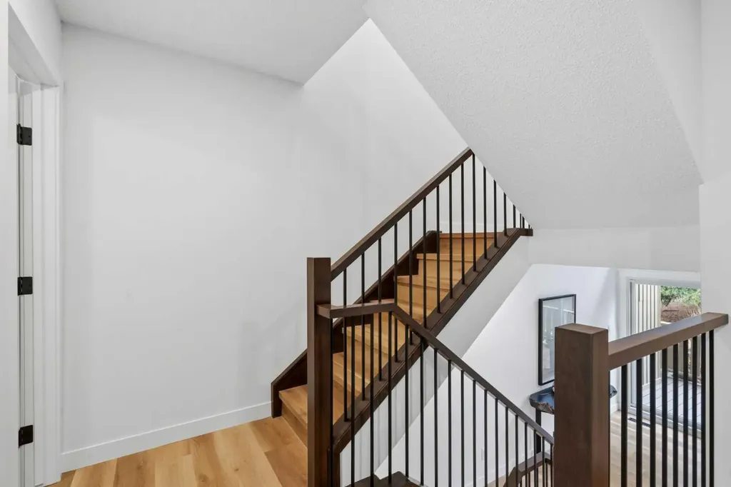 20 Point Mckay Court NW Calgary AB T3B 5B7