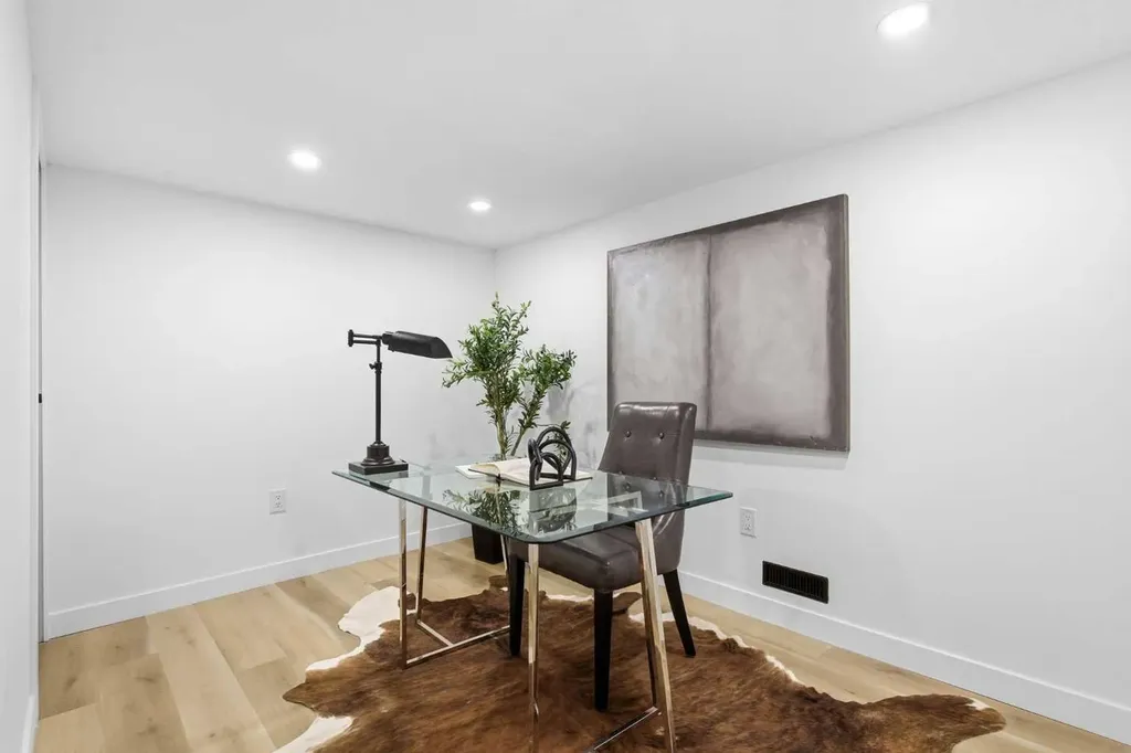 20 Point Mckay Court NW Calgary AB T3B 5B7