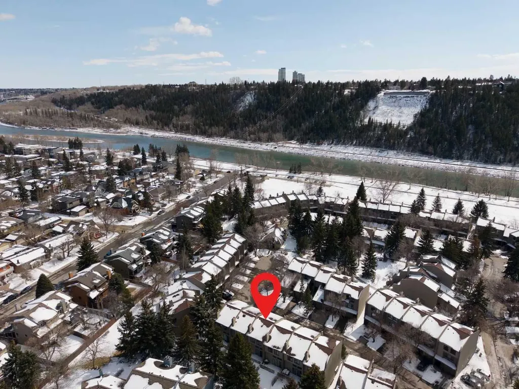 20 Point Mckay Court NW Calgary AB T3B 5B7