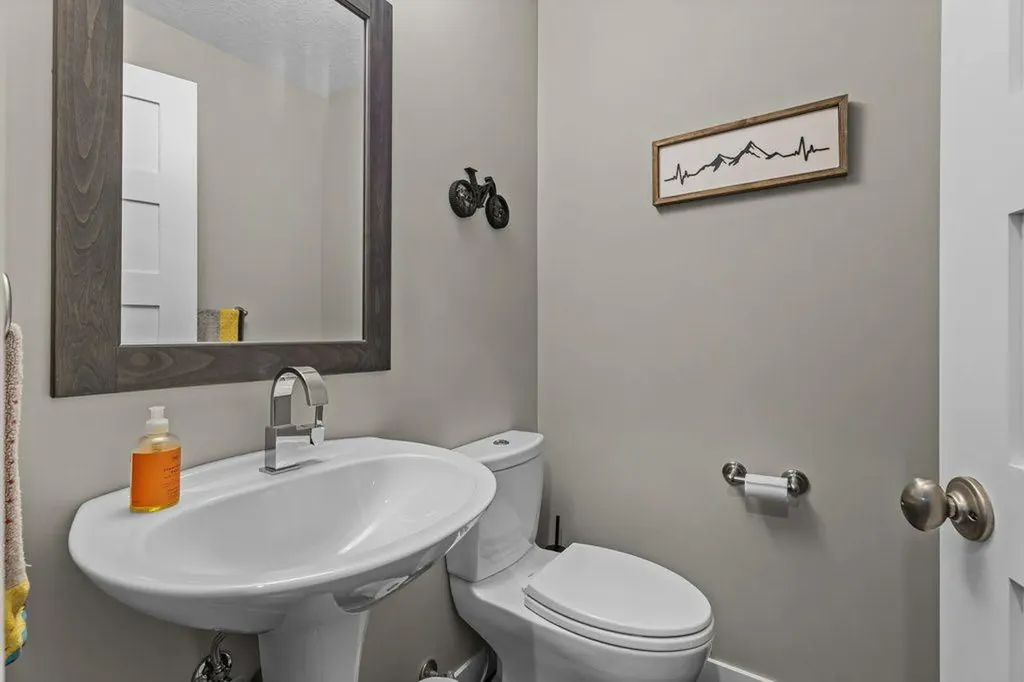 817 4th Street Canmore AB T1W 2G9