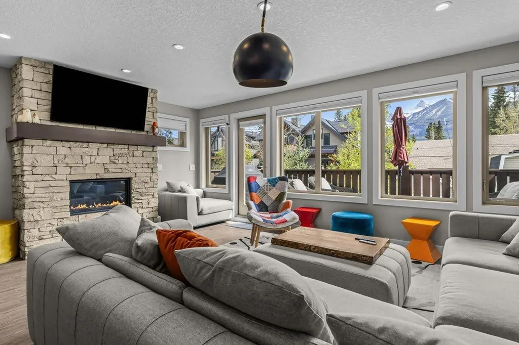 817 4th Street Canmore AB T1W 2G9