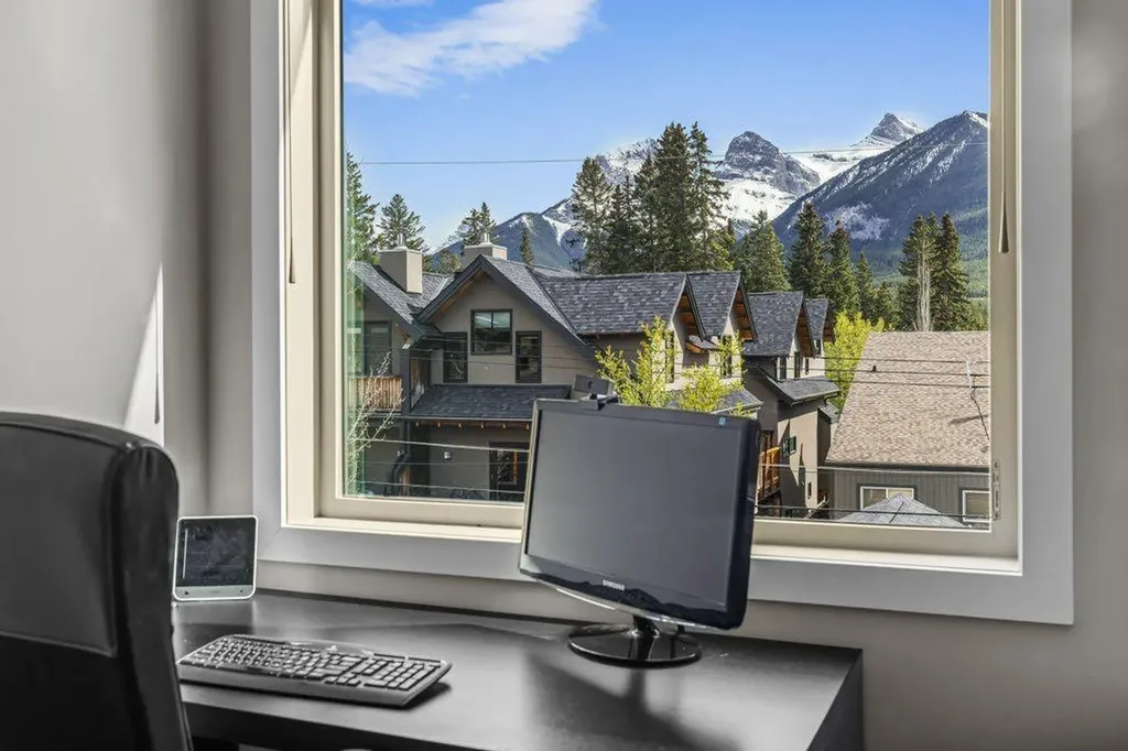 817 4th Street Canmore AB T1W 2G9