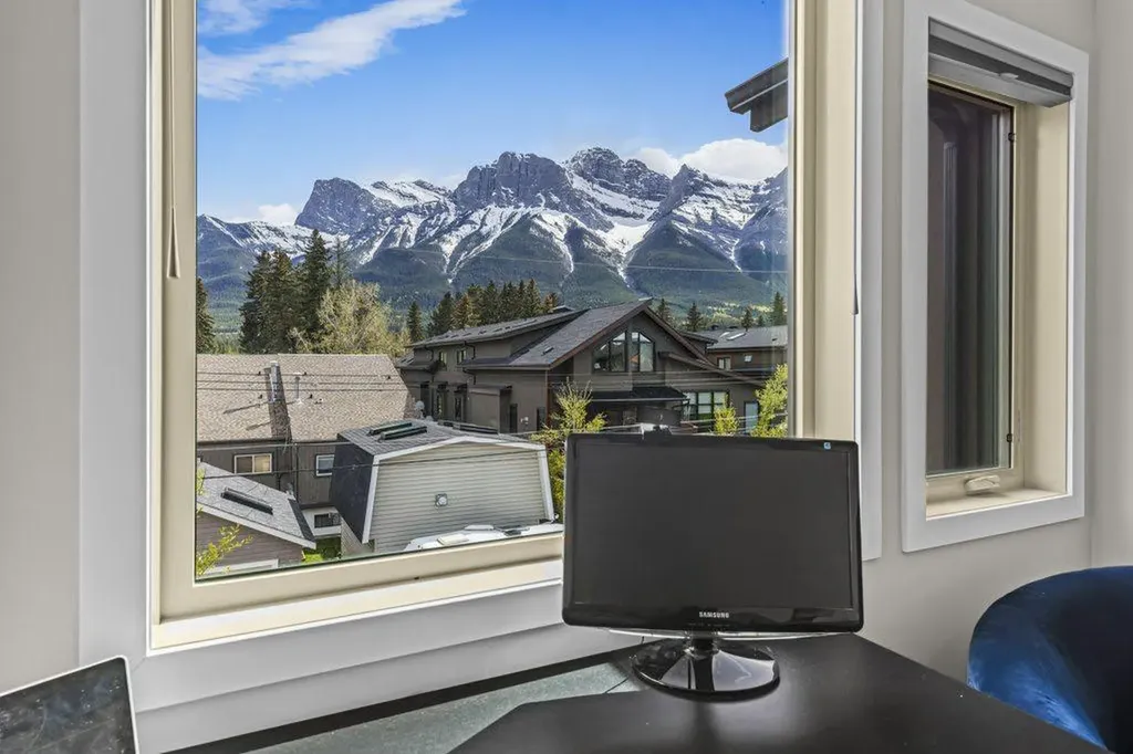 817 4th Street Canmore AB T1W 2G9