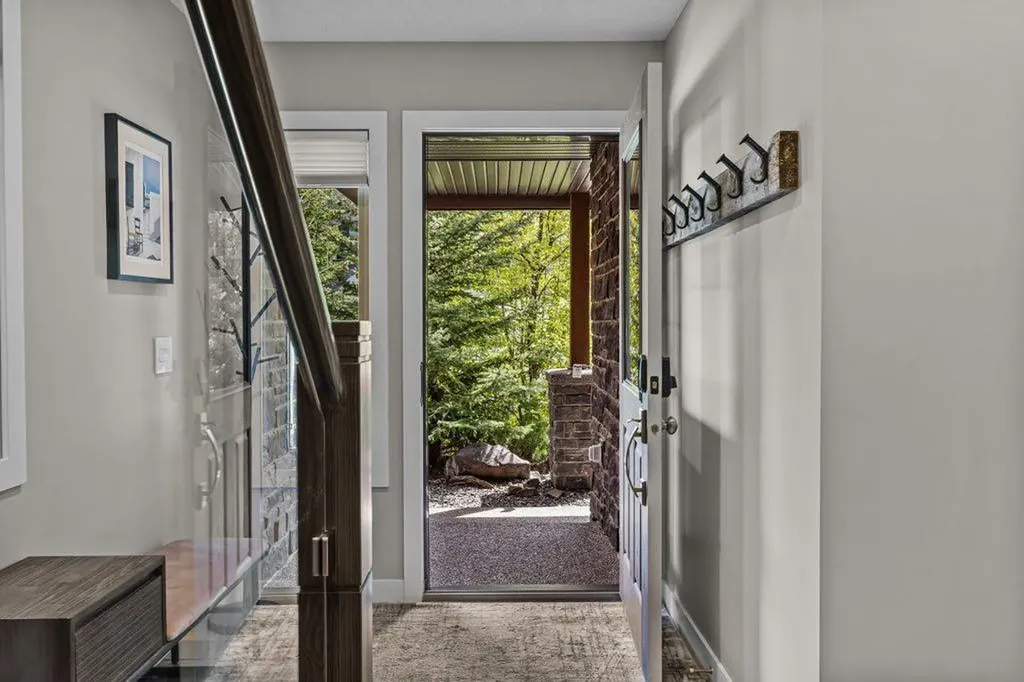 817 4th Street Canmore AB T1W 2G9