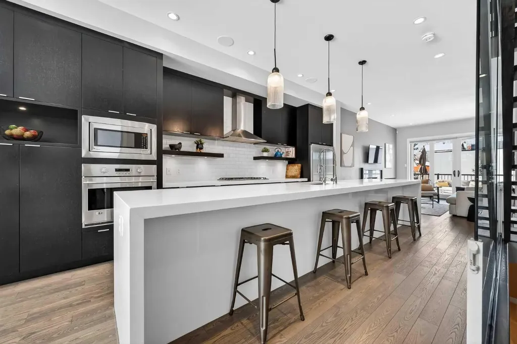4905 21 Street SW Calgary AB T2T 5B7