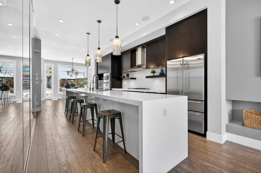 4905 21 Street SW Calgary AB T2T 5B7