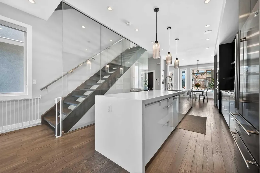 4905 21 Street SW Calgary AB T2T 5B7