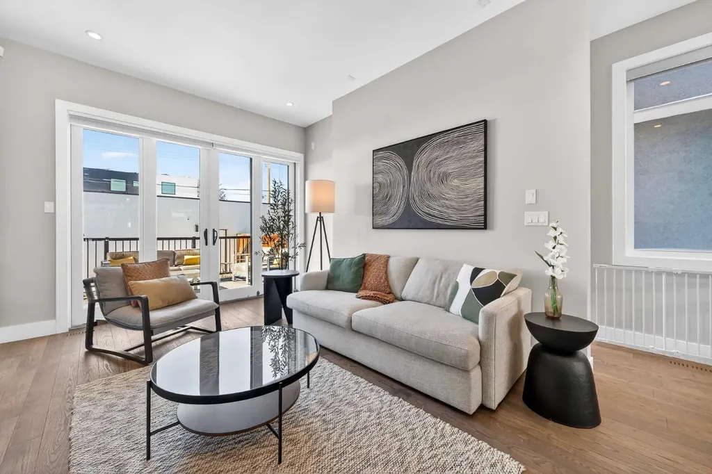 4905 21 Street SW Calgary AB T2T 5B7