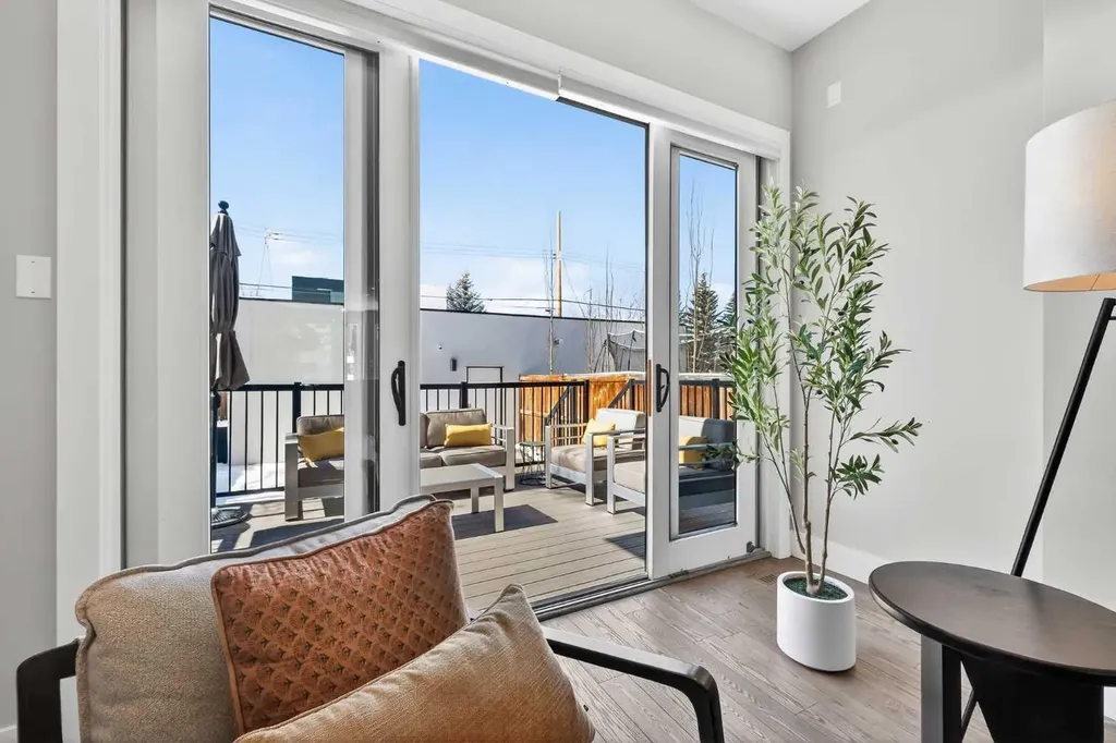 4905 21 Street SW Calgary AB T2T 5B7