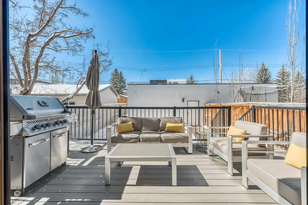 4905 21 Street SW Calgary AB T2T 5B7