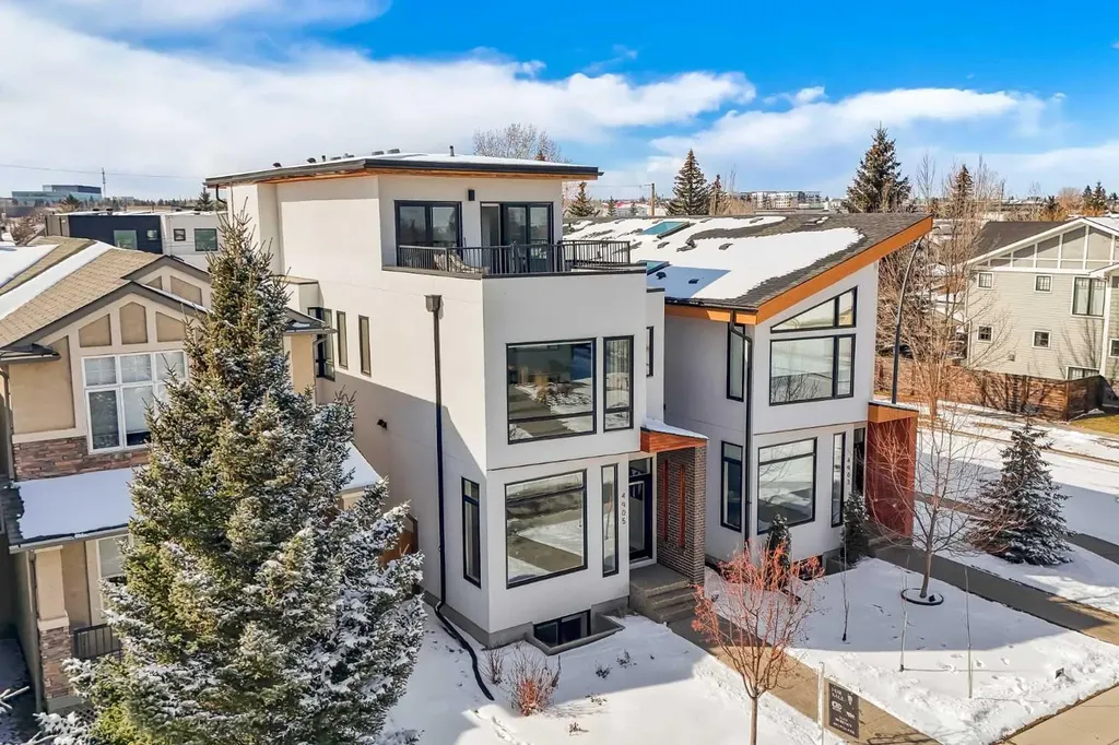 4905 21 Street SW Calgary AB T2T 5B7