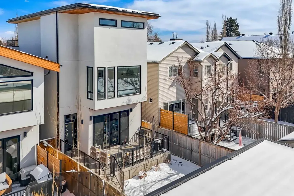 4905 21 Street SW Calgary AB T2T 5B7