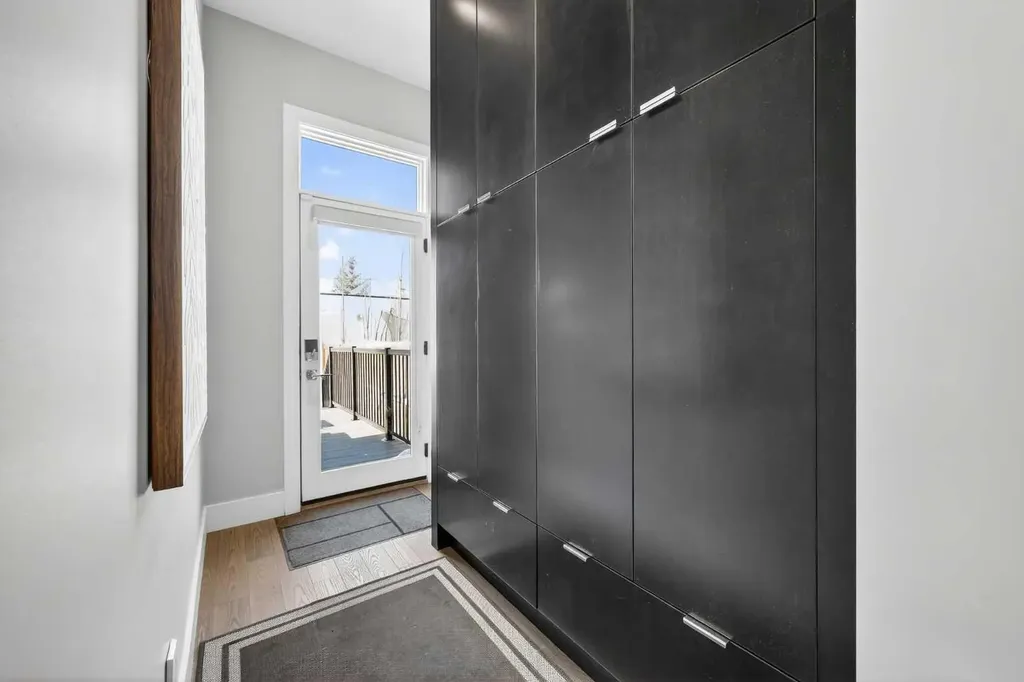 4905 21 Street SW Calgary AB T2T 5B7
