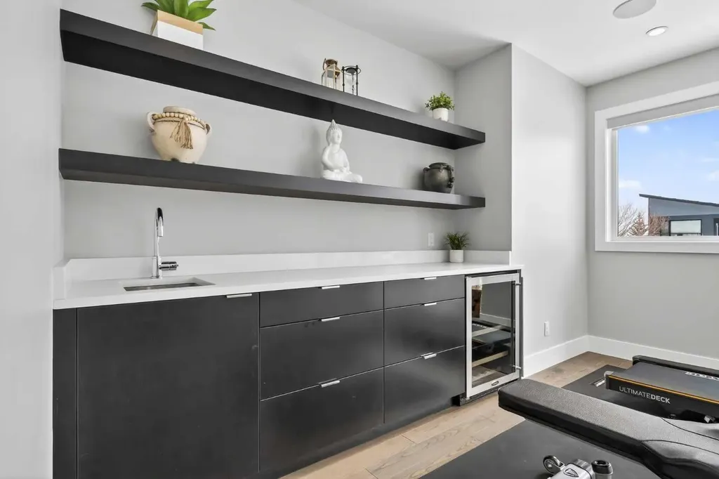 4905 21 Street SW Calgary AB T2T 5B7