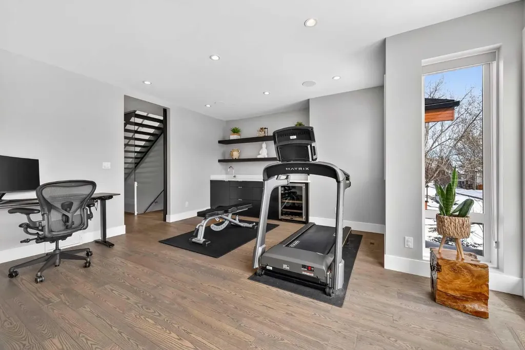 4905 21 Street SW Calgary AB T2T 5B7