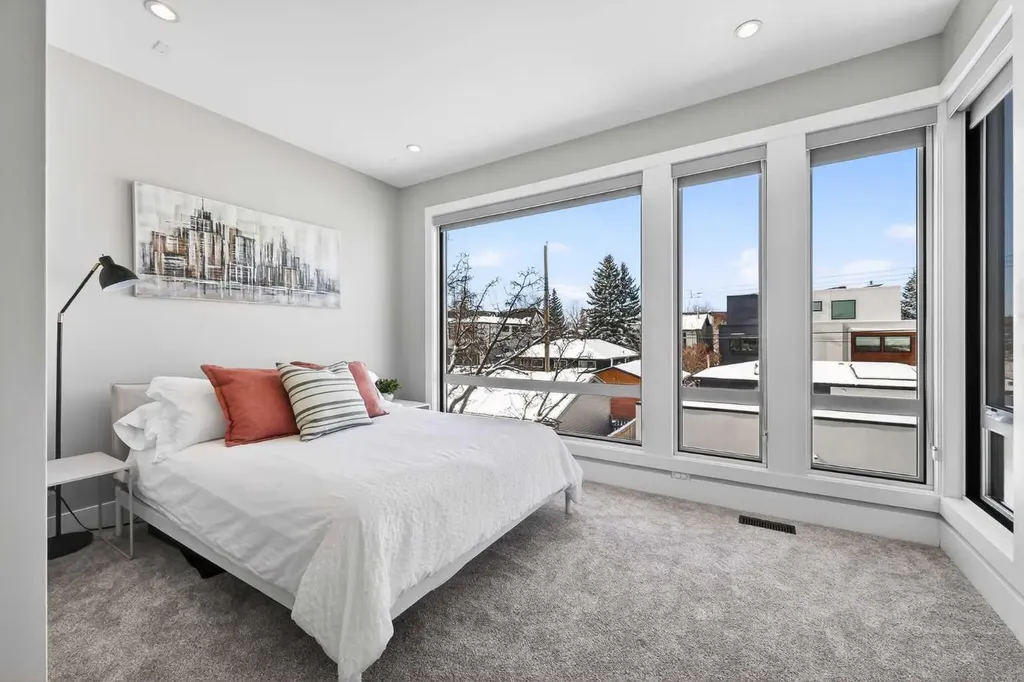 4905 21 Street SW Calgary AB T2T 5B7