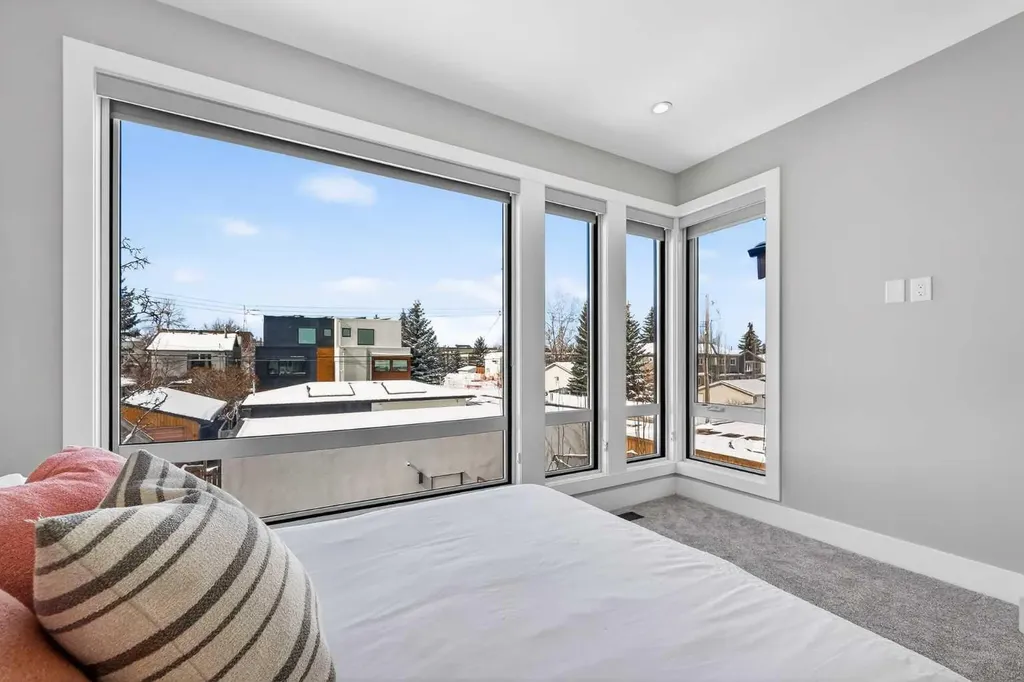 4905 21 Street SW Calgary AB T2T 5B7