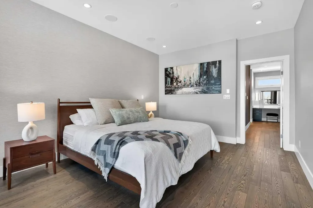 4905 21 Street SW Calgary AB T2T 5B7