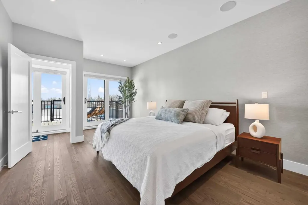 4905 21 Street SW Calgary AB T2T 5B7